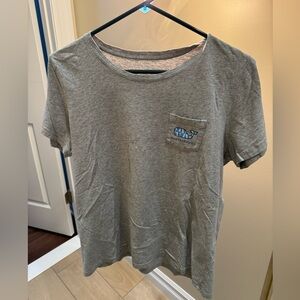 Women’s size large vineyard vines tshirt